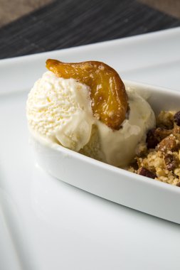 şeftalili dondurma yakın bir cam kadar yenileniyor