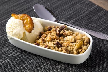 şeftalili dondurma yakın bir cam kadar yenileniyor