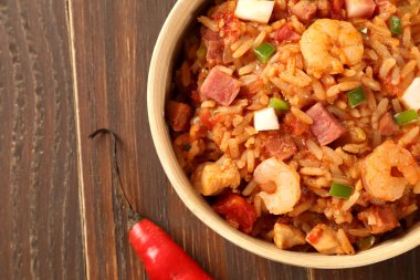 Creole Jambalaya - pişmiş pirinç karides, füme sosis ve t