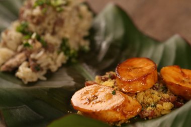 kurutulmuş et risotto muz ile.