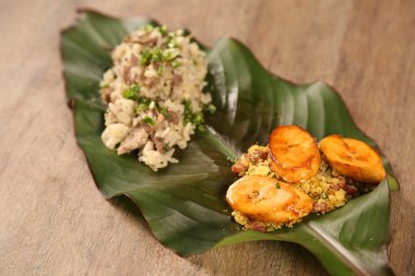 kurutulmuş et risotto muz ile.