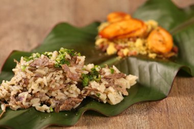 kurutulmuş et risotto muz ile.