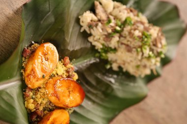 kurutulmuş et risotto muz ile.