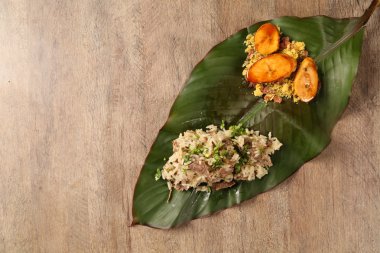 kurutulmuş et risotto muz ile.