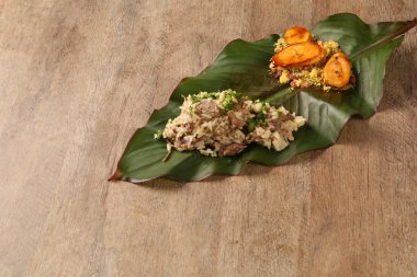 kurutulmuş et risotto muz ile.