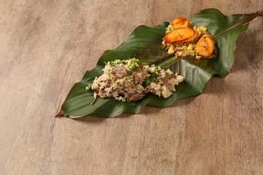 kurutulmuş et risotto muz ile.