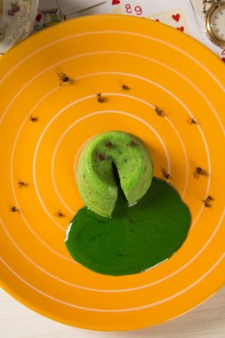 Yeşil sava karınca ile Petit pastamız