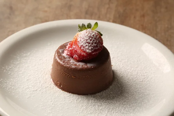 kırmızı meyve ile Çikolatalı Mus