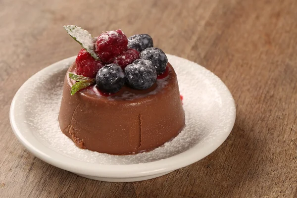 kırmızı meyve ile Çikolatalı Mus