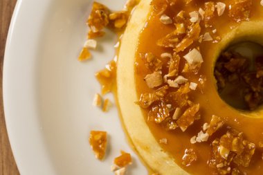 Pudim de Leite - süt ve yoğun MIL ile yapılmış Brazilian börek