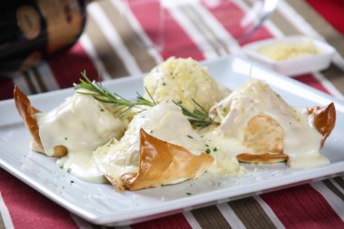 Puf böreği ıspanak ve kabak ile geleneksel makarna