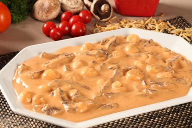 strogonoff patates kızartması ile.