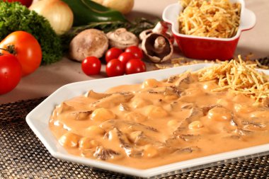 strogonoff patates kızartması ile.