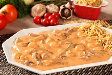 strogonoff patates kızartması ile.