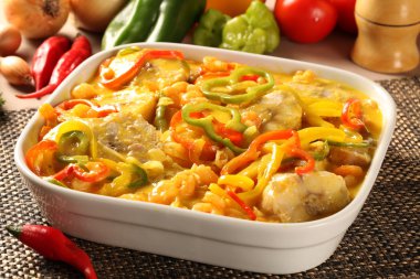 Moqueca de peixe denilen geleneksel Brezilya çanak