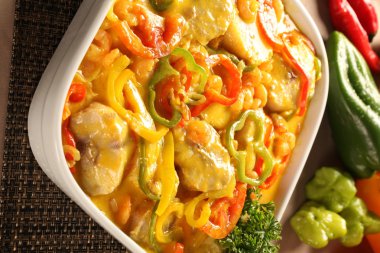 Moqueca de peixe denilen geleneksel Brezilya çanak