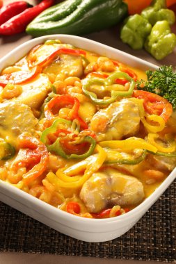 Moqueca de peixe denilen geleneksel Brezilya çanak