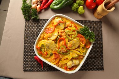 Moqueca de peixe denilen geleneksel Brezilya çanak