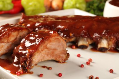 Beyaz yemek lezzetli kızarmış domuz kaburga kazandı