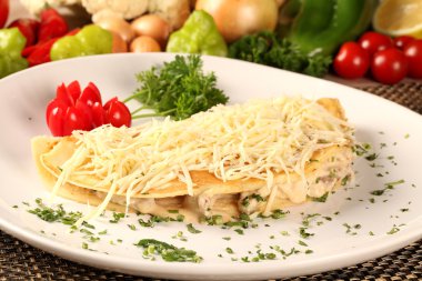 Krep doldurulmuş et meme ve peynir. 