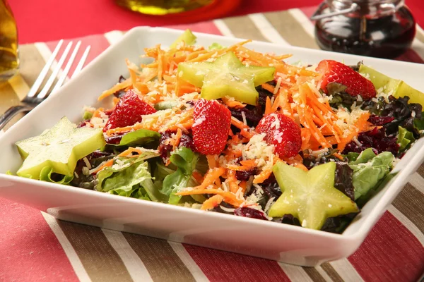 Salada de verão colorida — Fotografia de Stock