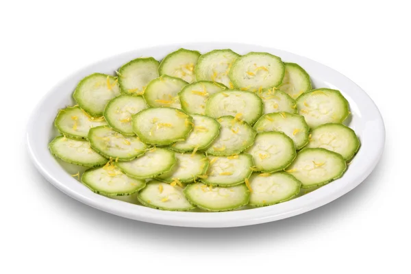 Zucchini-Scheiben auf weißem Hintergrund isoliert — Stockfoto