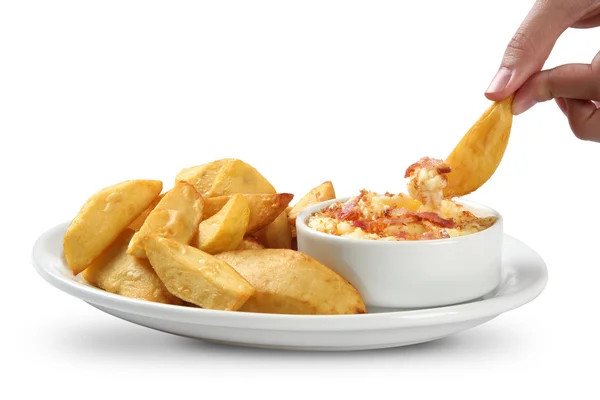 Chipsy ziemniaczane smażone na biały — Zdjęcie stockowe