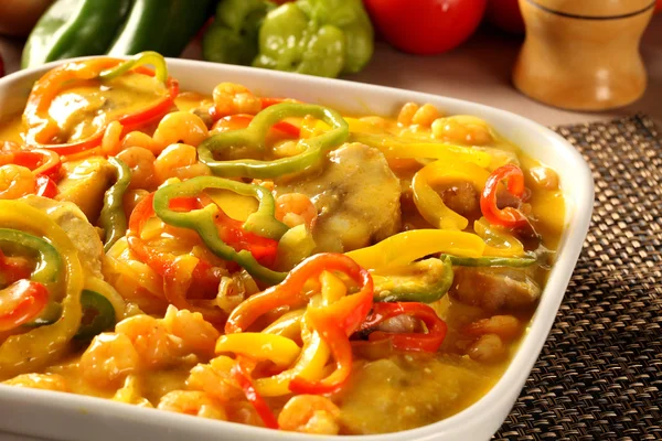 Moqueca de peixe denilen geleneksel Brezilya çanak