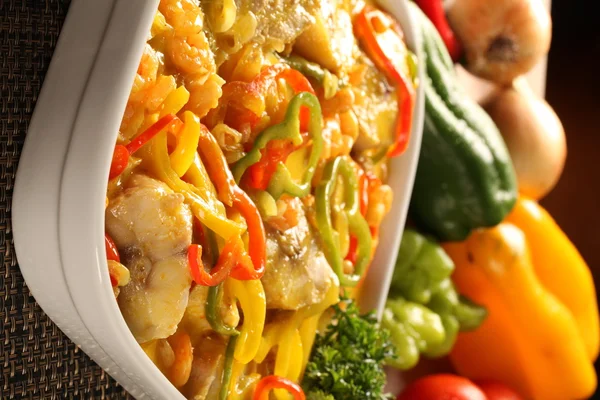 Moqueca de peixe denilen geleneksel Brezilya çanak