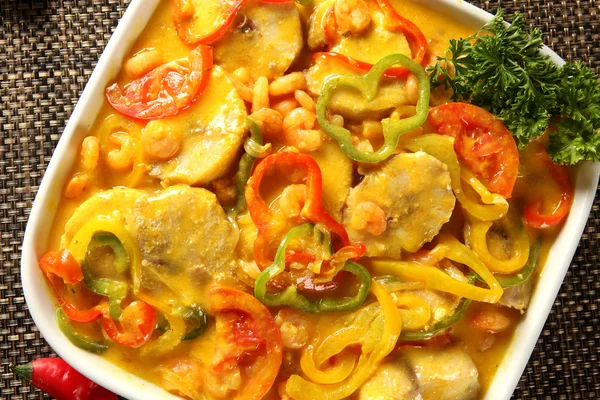 Moqueca de peixe denilen geleneksel Brezilya çanak