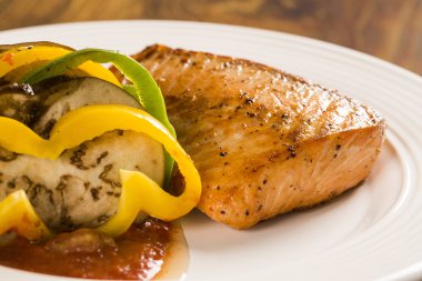 Karışık sebze ile Somon fileto
