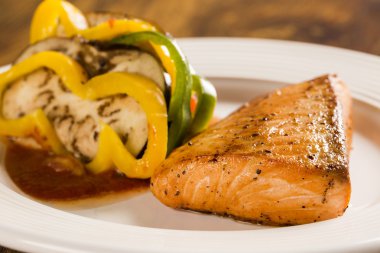 Karışık sebze ile Somon fileto