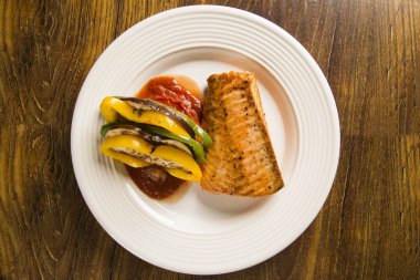 Karışık sebze ile Somon fileto