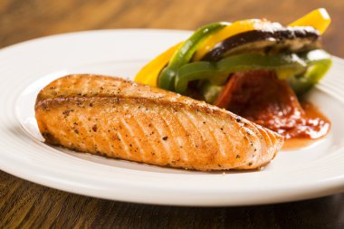 Karışık sebze ile Somon fileto