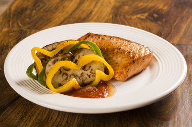 Karışık sebze ile Somon fileto