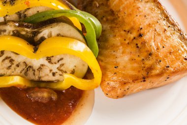 Karışık sebze ile Somon fileto