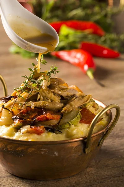 t parçalanmış tavuk sebze ve patates püresi ile servis