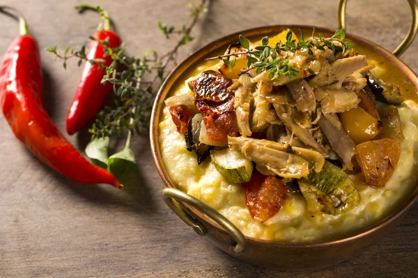 t parçalanmış tavuk sebze ve patates püresi ile servis