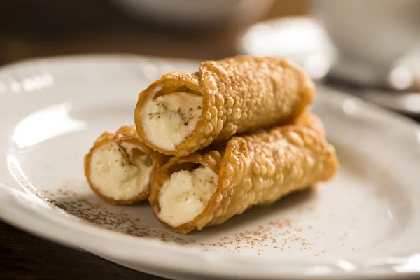 Typical Sicilian pastries called CANNOLI with amarena listed in — Stock Photo, Image