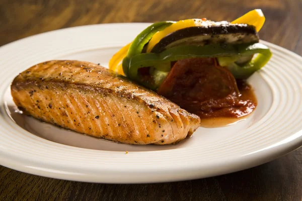 Karışık sebze ile Somon fileto