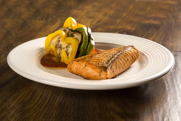 Karışık sebze ile Somon fileto