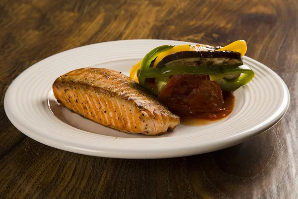 Karışık sebze ile Somon fileto