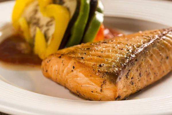 Karışık sebze ile Somon fileto