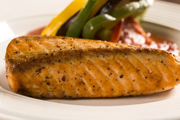 Karışık sebze ile Somon fileto