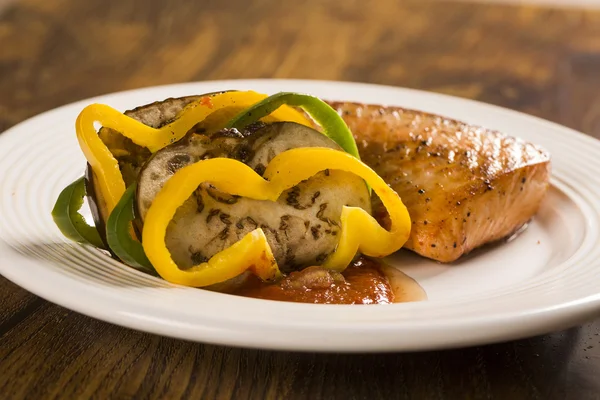 Karışık sebze ile Somon fileto