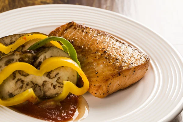 Karışık sebze ile Somon fileto