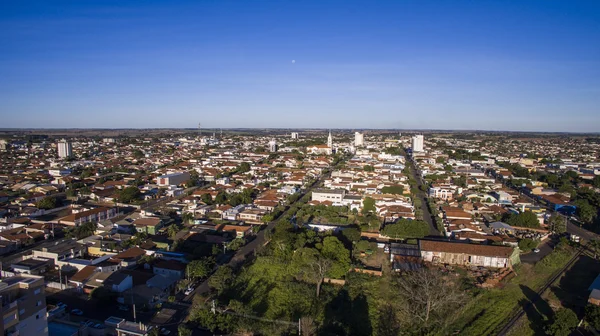 Вид с воздуха на город Андрадина в штате Сан-Паулу в Брази — стоковое фото