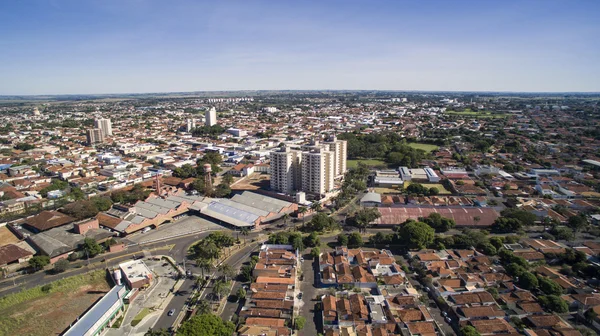 Vista aérea da cidade de Aracatuba no estado de São Paulo no Brasil — Fotografia de Stock