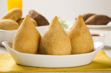 Brezilya derin kızarmış tavuk snack, yerel partilerde popüler. 