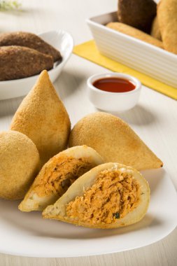 Brezilya derin kızarmış tavuk snack, yerel partilerde popüler. 